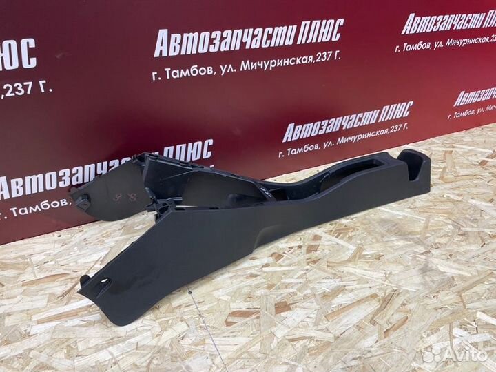 Консоль между сидений LADA X-Ray