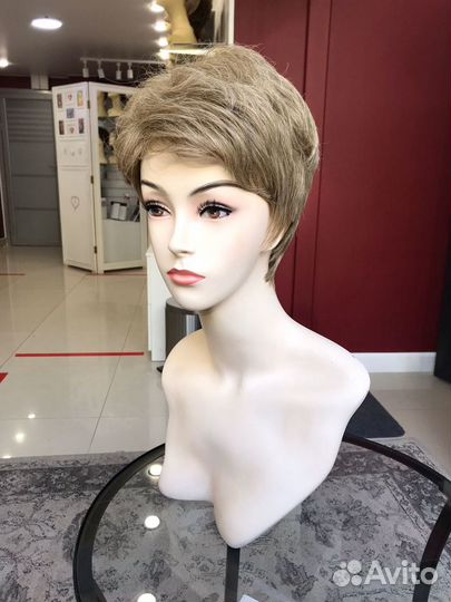 Короткий искусственный парик из термоволокна