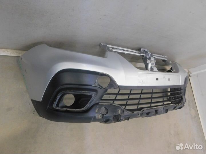 Бампер передний Renault Sandero (63692)