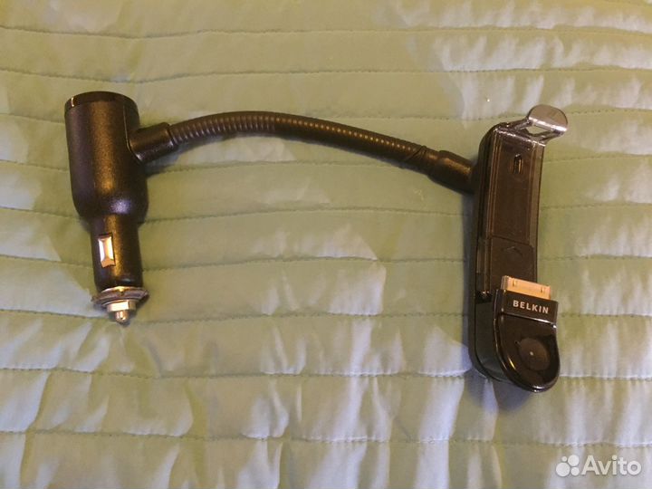 Автомобильная зарядка для iPhone 4 новая