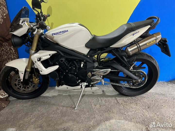 Triumph street tripl 675