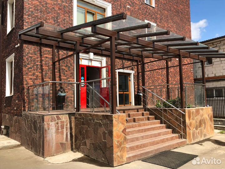 Дверь алюминиевая