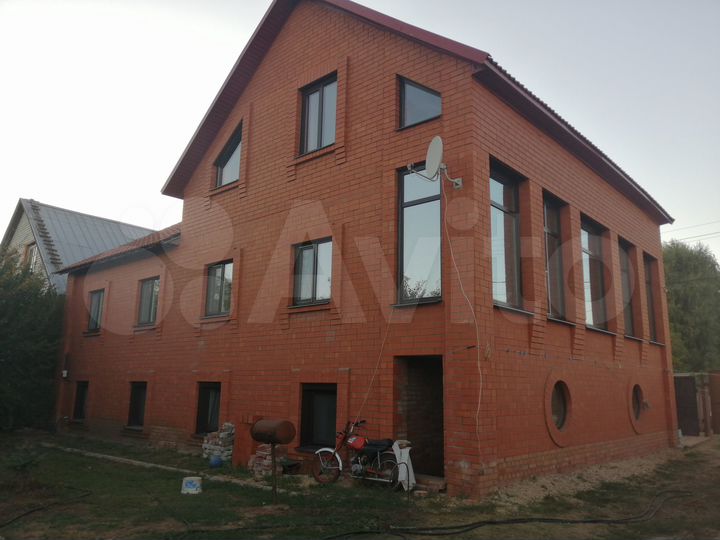 Дом 220 м² на участке 9 сот.