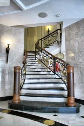 3-к. квартира, 130 м², 2/10 эт.