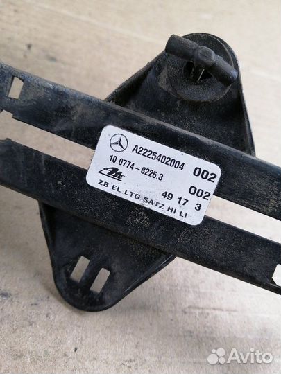 Кронштейн проводки задний левый Mercedes-Benz