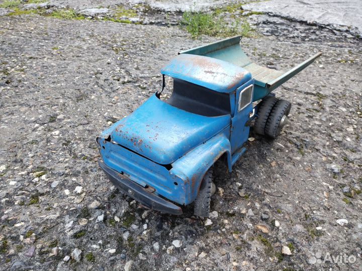 Игрушка ЗИЛ из советского союза