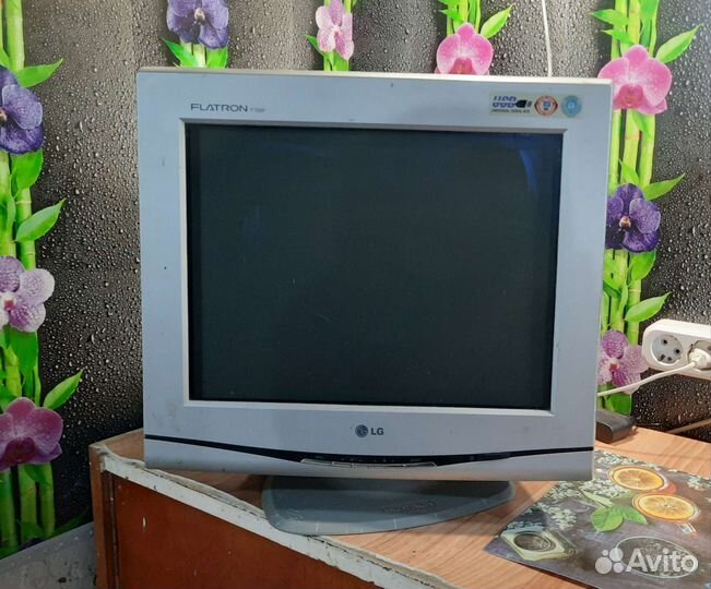 Монитор LG flatron f700p