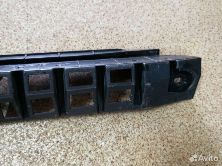 Кронштейн заднего бампера Skoda roomster