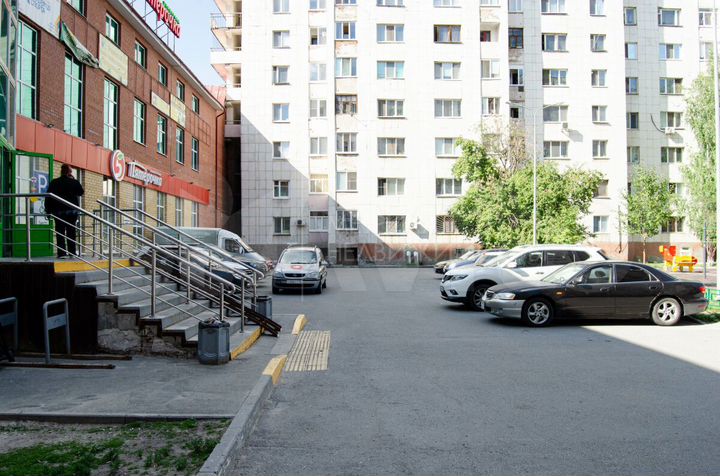 Продам торговое помещение, 1072.6 м²