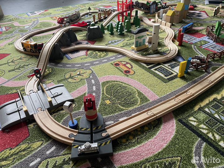 Деревянная железная дорога brio