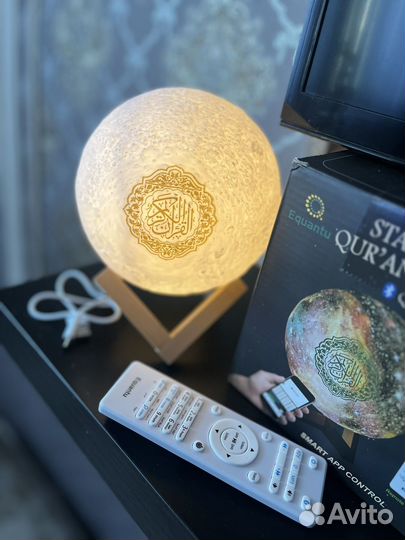 Лампа луна читающая коран
