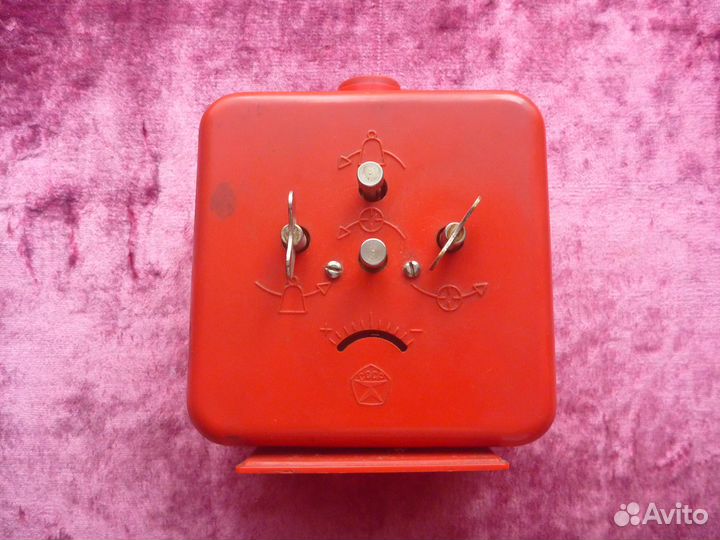 Часы будильники и настенные СССР