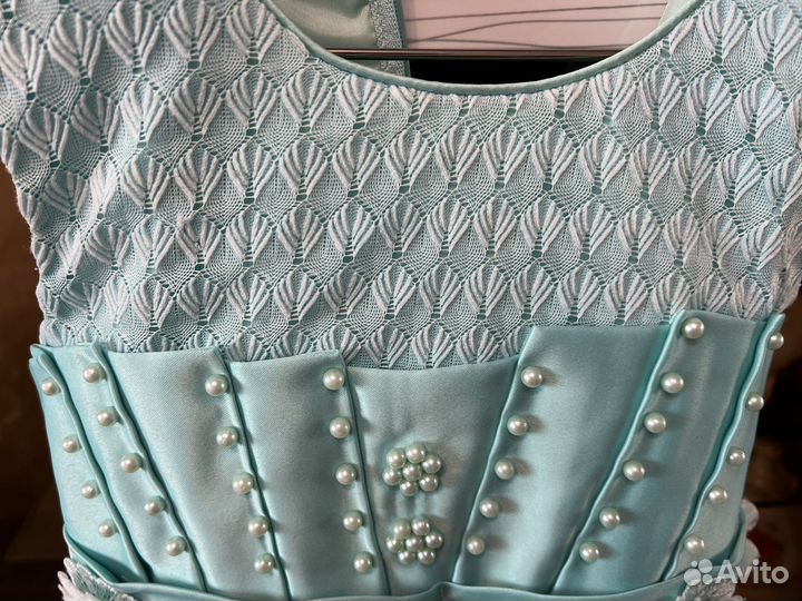 Платье для девочки 6-8 лет шлейф