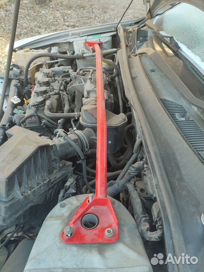 Nissan sunny fb15 Распорка стаканов