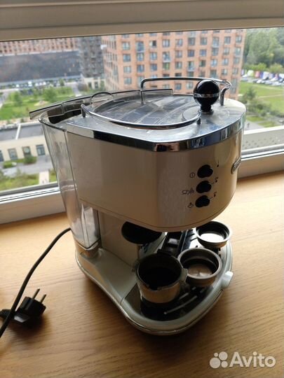 Кофеварка рожковая Delonghi eco 310