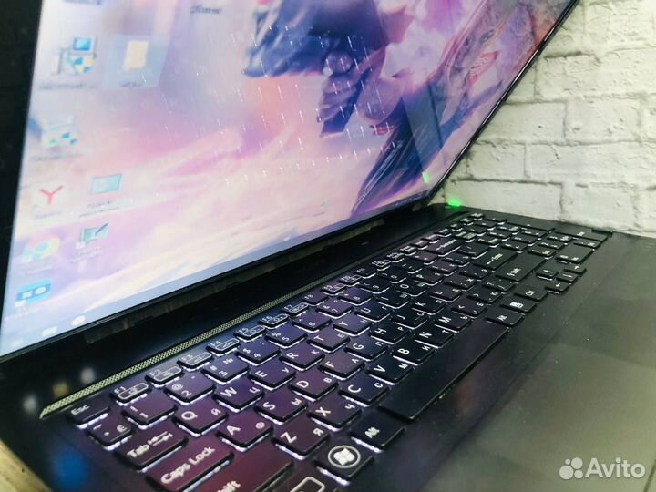 Игровой ноутбук Sony i5/12Gb/SSD/2 Видеокарты