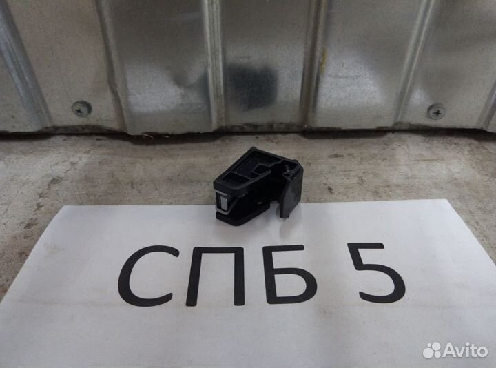 Зажим кронштейна фары Фольксваген Поло 5