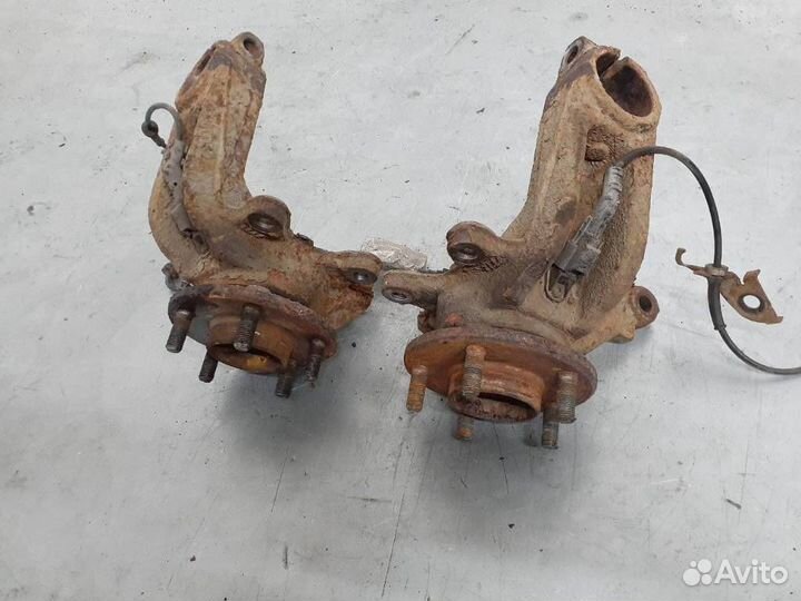 Кулак Jaguar X-Type 2002