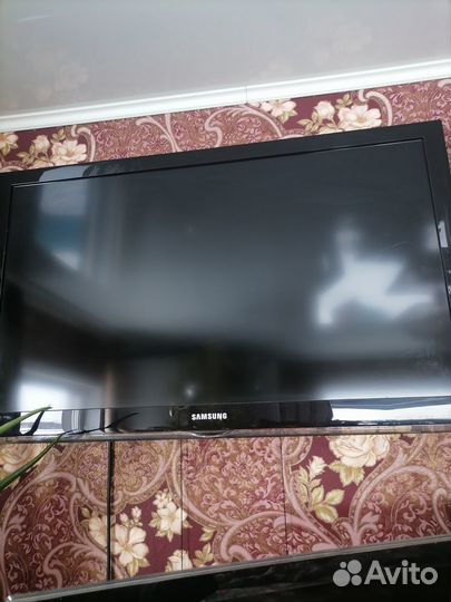 Телевизор ЖК бу 43