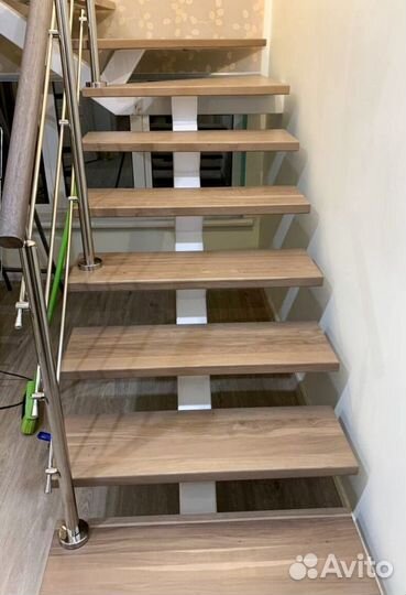 Лестница Г-образная с поворотными ступенями