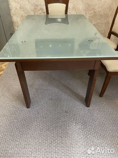 Кухонный стол стеклянный раздвижной