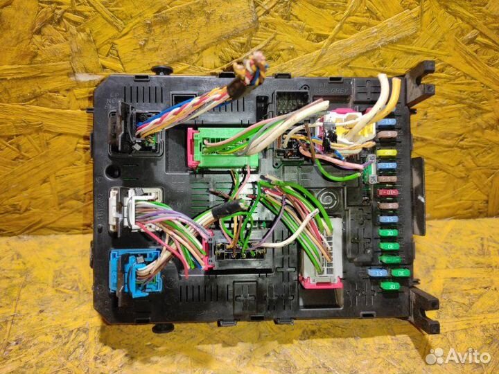 Блок предохранителей Peugeot Partner B9 DV6 2012