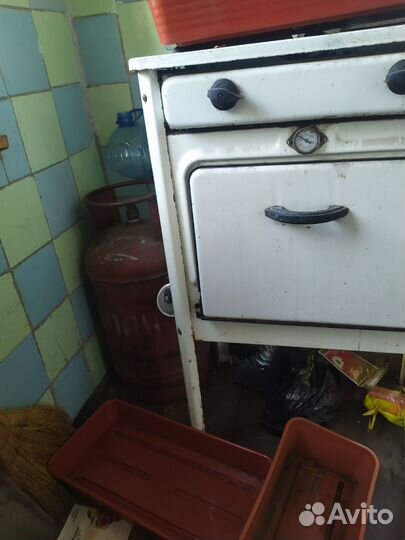 Газовая плита с баллоном и редуктором