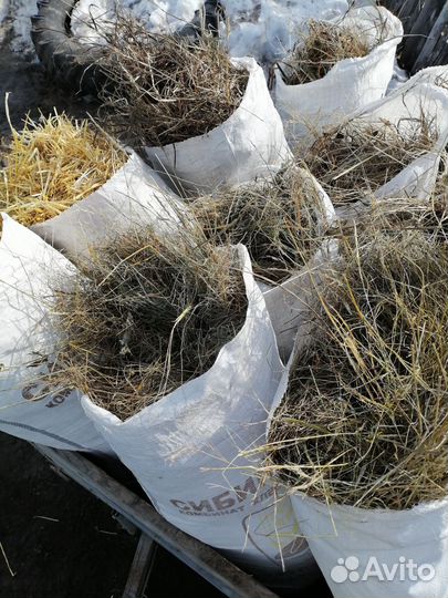 Сено, солома в мешках