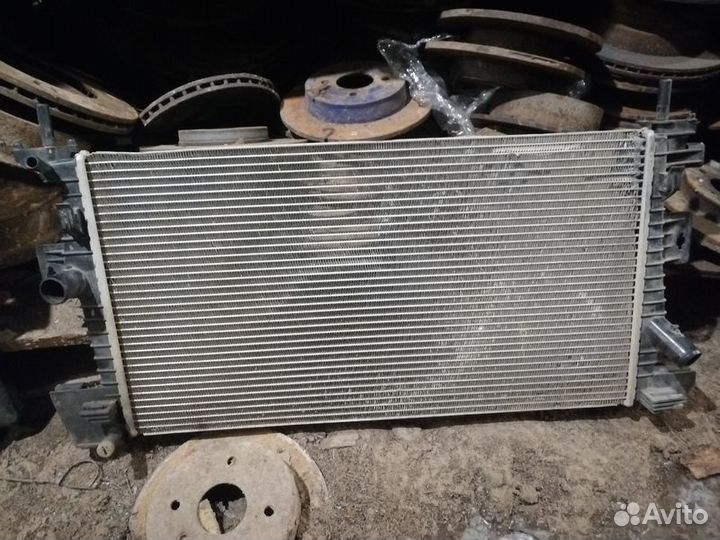 Радиатор охлаждения Ford Focus