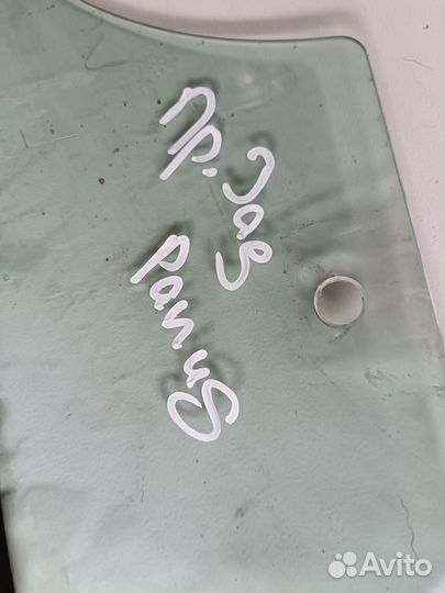 Стекло задней правой двери Skoda Rapid