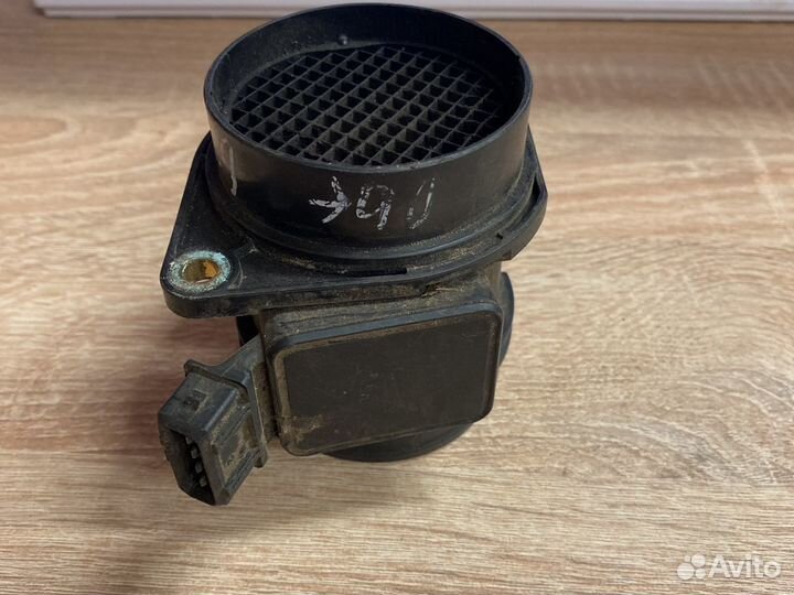 Расходомер воздуха Renault 7700105010