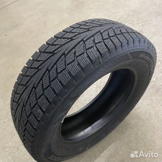 Hankook Winter I'Cept iZ 2 W616 215/65 R17 99T
