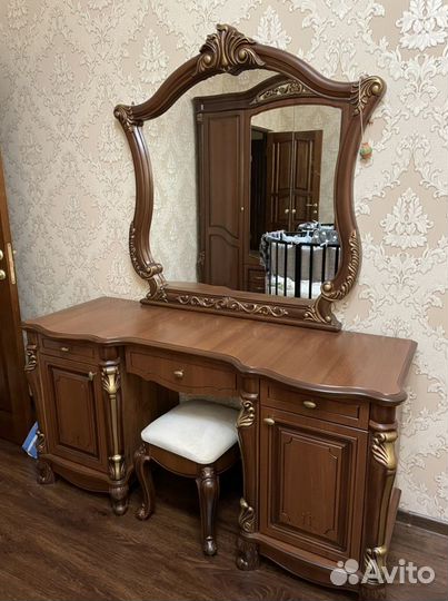 Спальный гарнитур