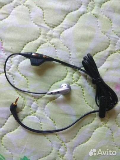 Наушник с микрофоном