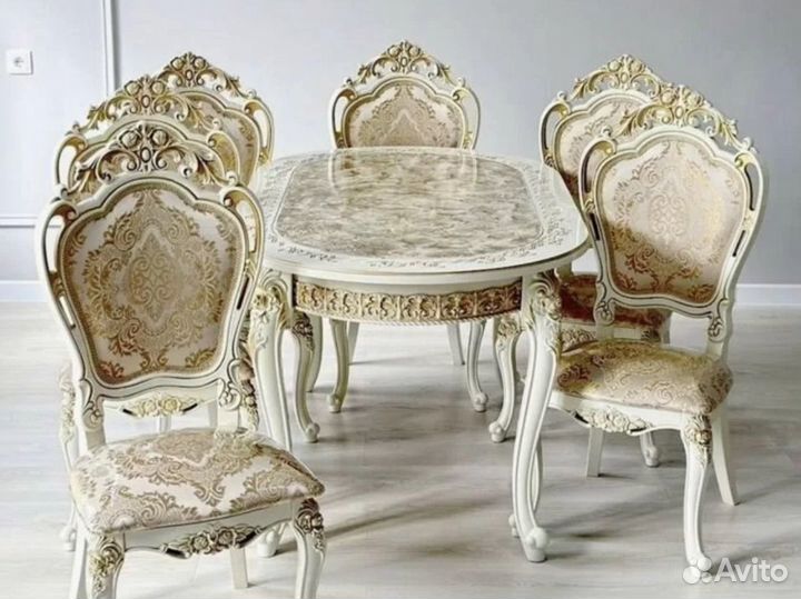 Стол и стулья