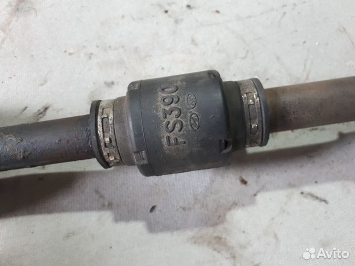 Полуось (приводной вал, шрус) Hyundai Veloster лев