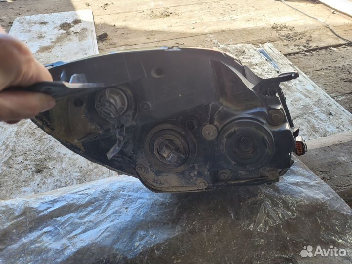 Фара передняя левая Mazda Verisa