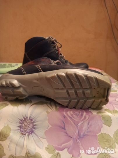 Горные лыжи и ботинки