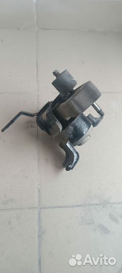 Подушка двигателя передняя правая Toyota Corolla