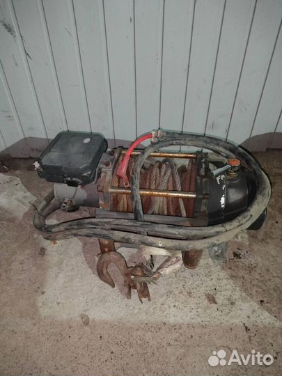 Лебедка электрическая автомобильная