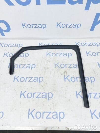 Уплотнитель стекла двери задний правый Kia K5 DL3