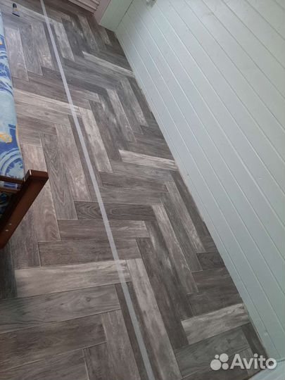 Укладка напольных покрытий, монтаж плинтусов