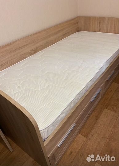 Кровать односпальная с матрасом бу