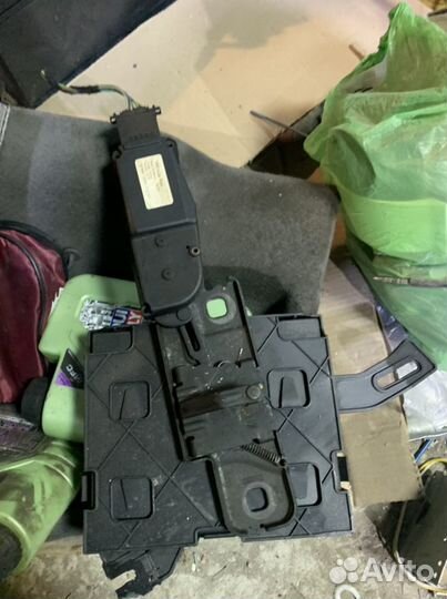 Замок багажника Audi Q5 2008-2012