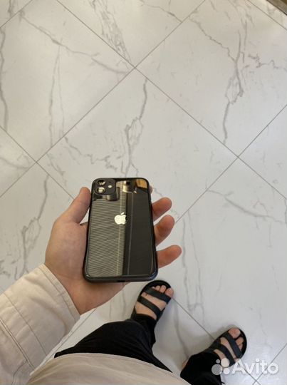 Телефон iPhone 11