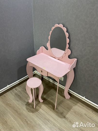 Туалетный столик для девочки розовый сизеркалом