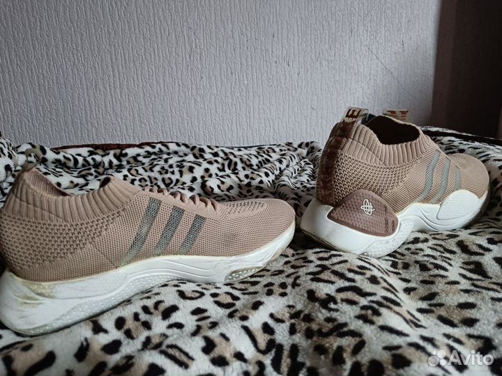 Кроссовки женские 38 размер бу