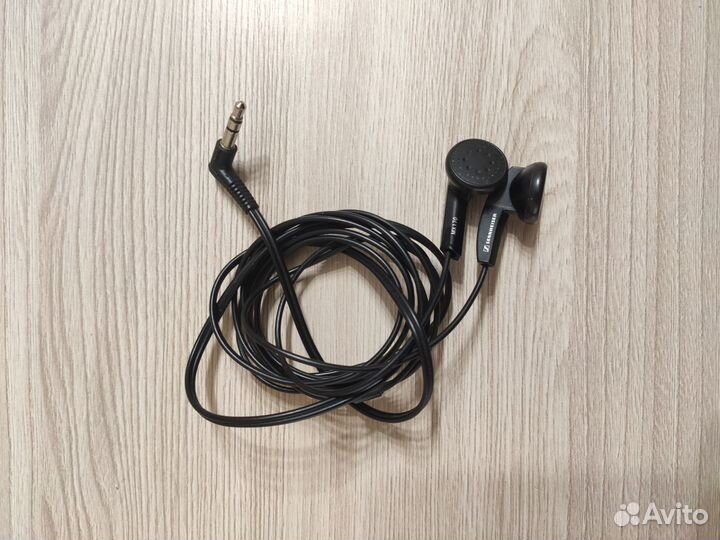 Проводные наушники