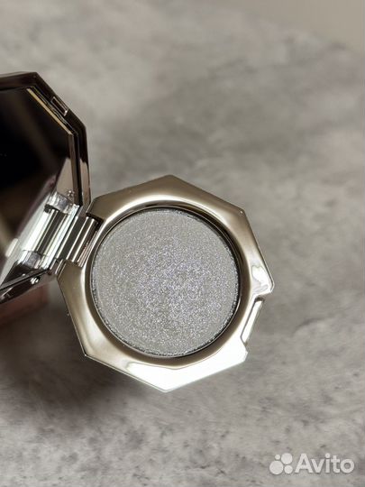 Fenty Beauty Diamond Bomb 2.8g How many Carats