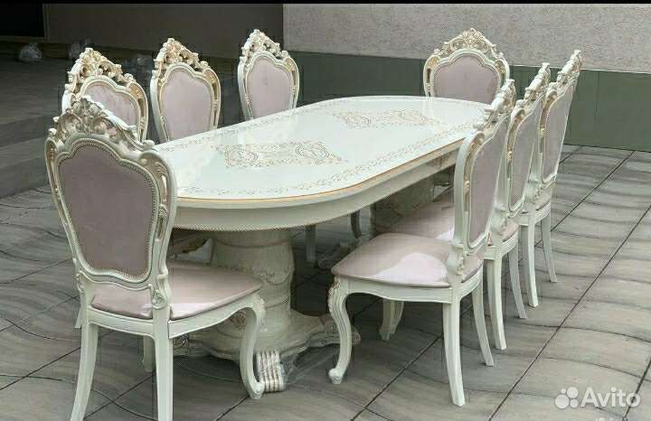 Стол и стулья